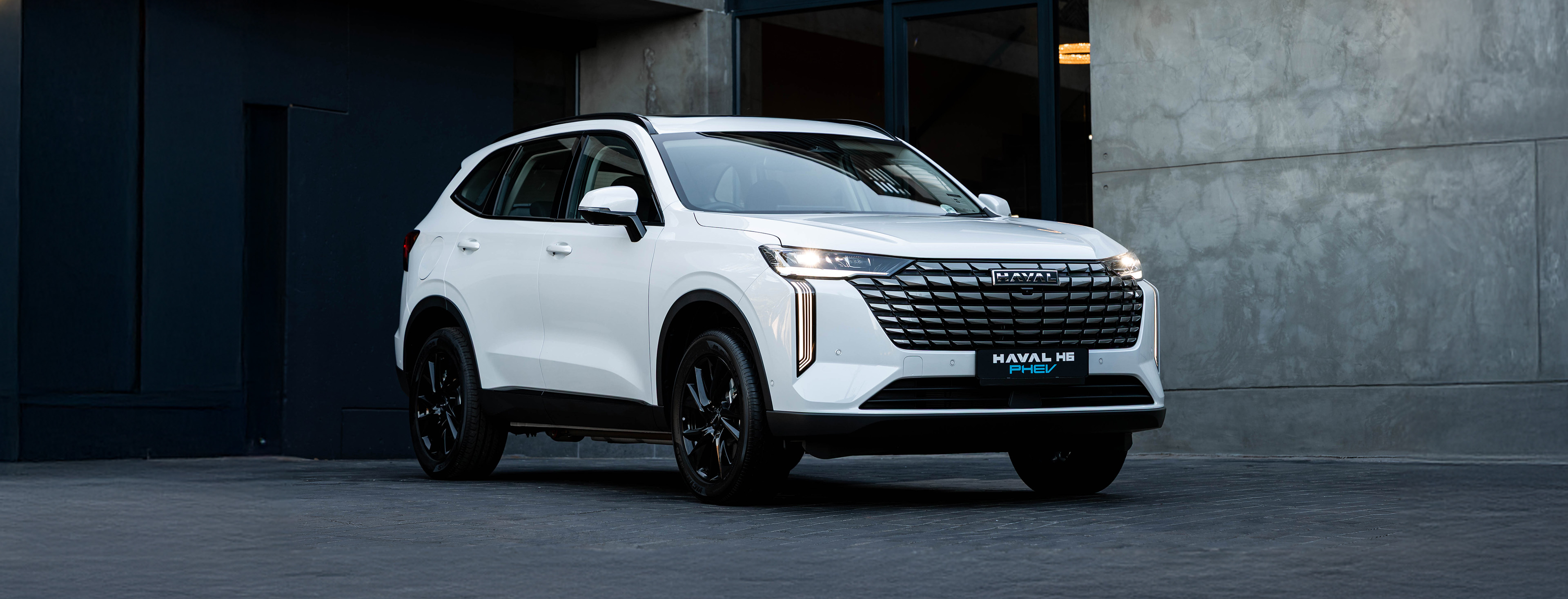 Haval H6 PHEV Infront of garage